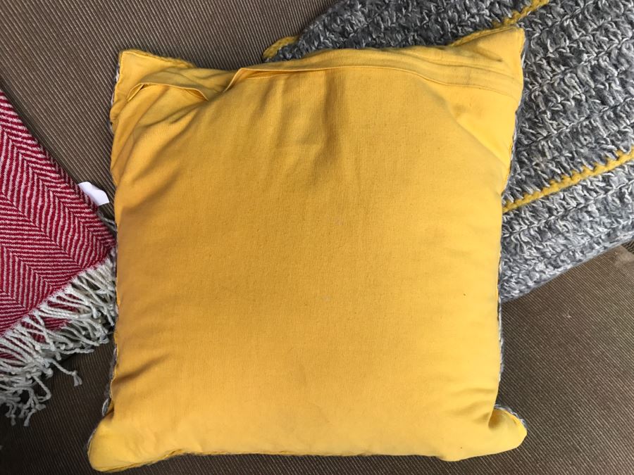 (5) Designer Throw Pillow Lot With Herringbone Blanket [Photo 12]