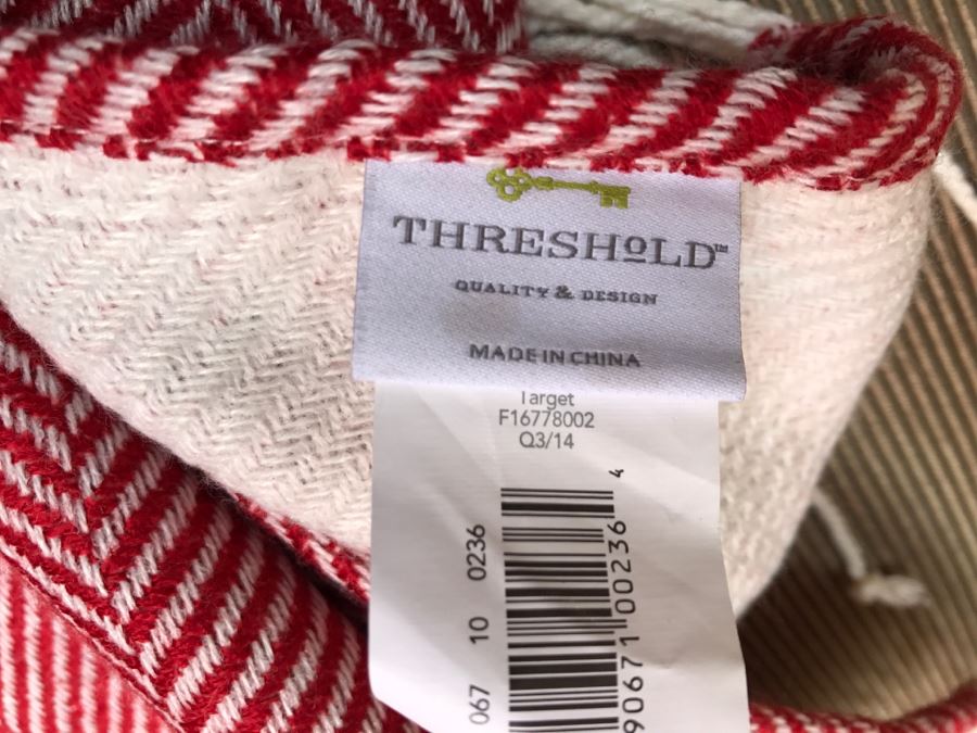 (5) Designer Throw Pillow Lot With Herringbone Blanket [Photo 15]