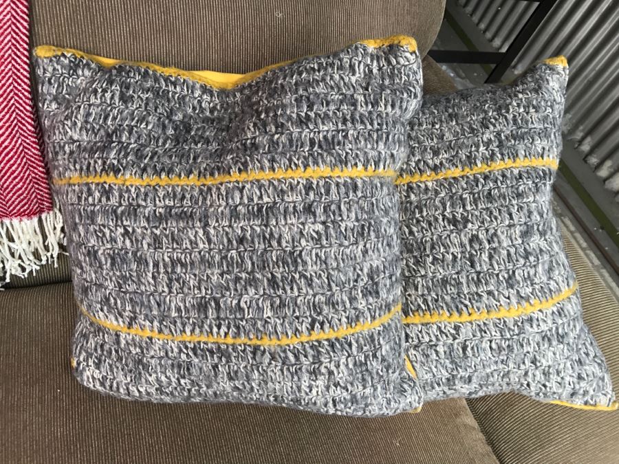 (5) Designer Throw Pillow Lot With Herringbone Blanket [Photo 9]