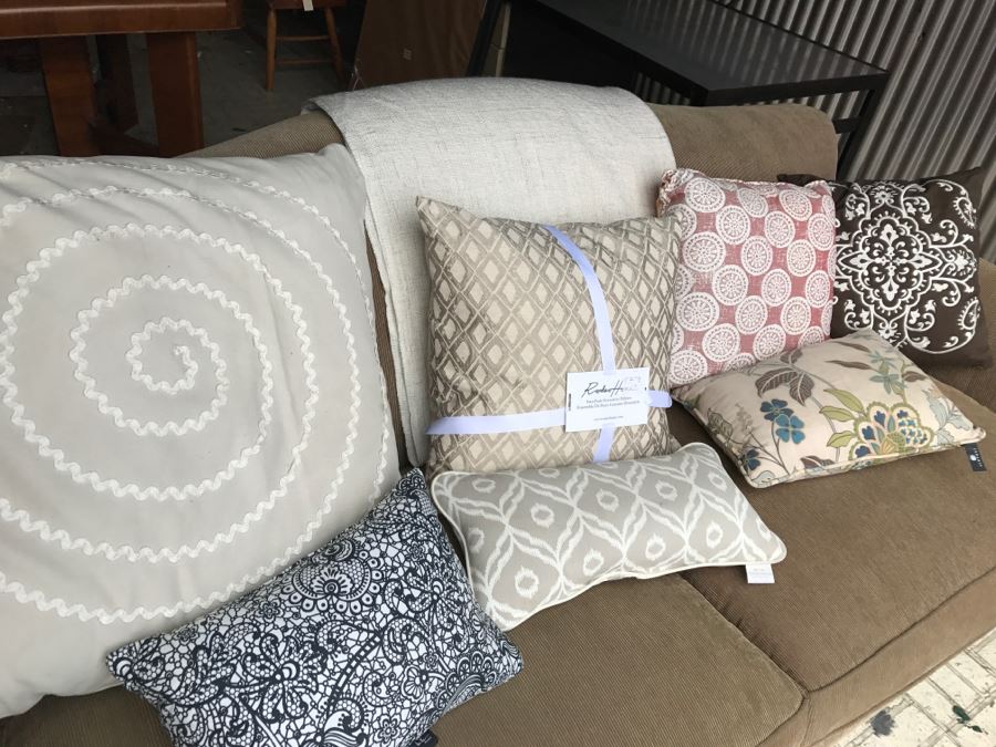 (7) Designer Throw Pillows With Blanket [Photo 1]