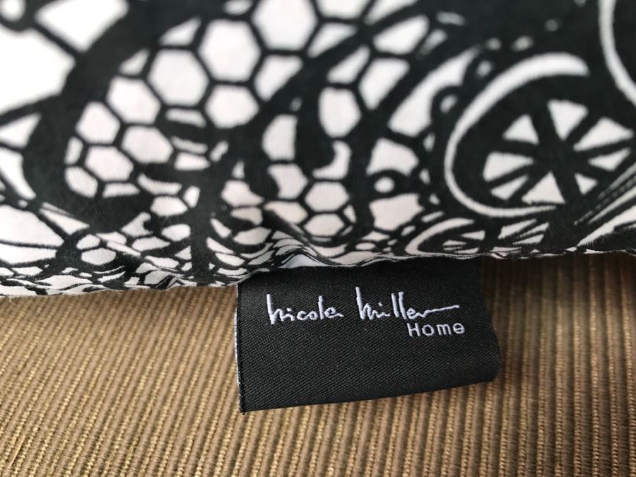 (7) Designer Throw Pillows With Blanket [Photo 5]