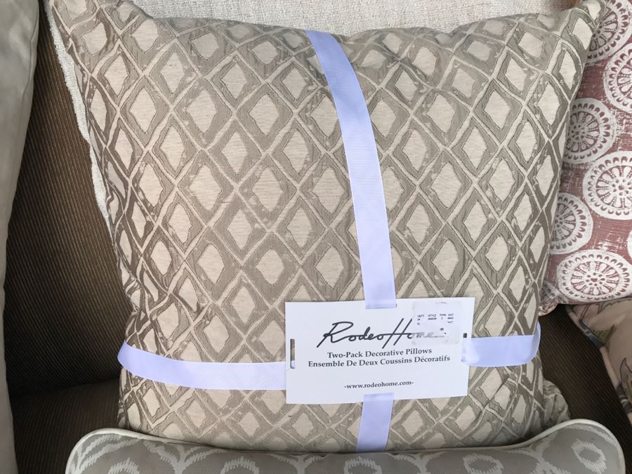 (7) Designer Throw Pillows With Blanket [Photo 8]