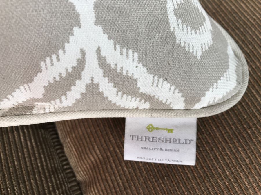 (7) Designer Throw Pillows With Blanket [Photo 7]