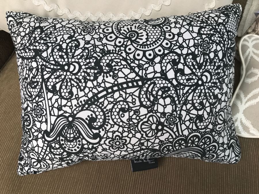 (7) Designer Throw Pillows With Blanket [Photo 4]