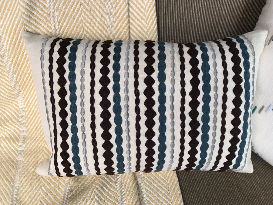 (4) Designer Throw Pillows With Nautical Motif Tote Bag And Herringbone Blanket [Photo 10]