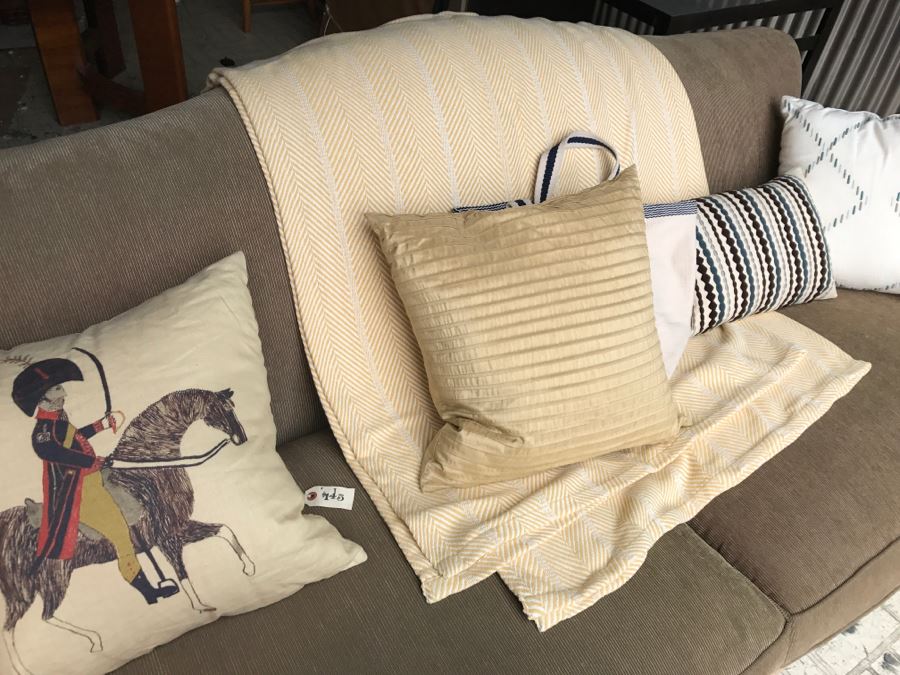 (4) Designer Throw Pillows With Nautical Motif Tote Bag And Herringbone Blanket [Photo 6]