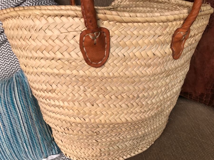 (4) Designer Throw Pillows With Tote Bag And Herringbone Blanket [Photo 6]