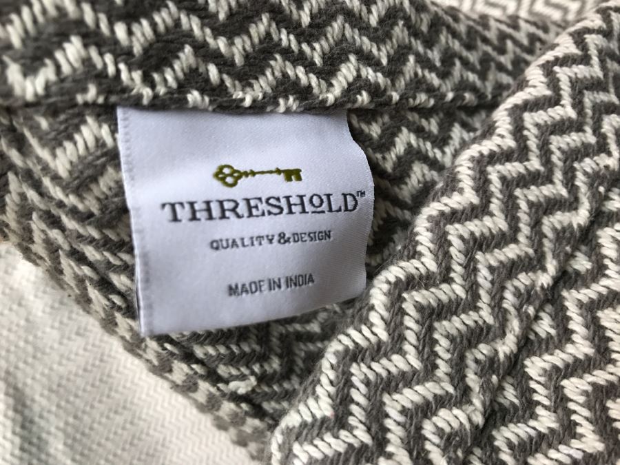 (4) Designer Throw Pillows With Tote Bag And Herringbone Blanket [Photo 11]