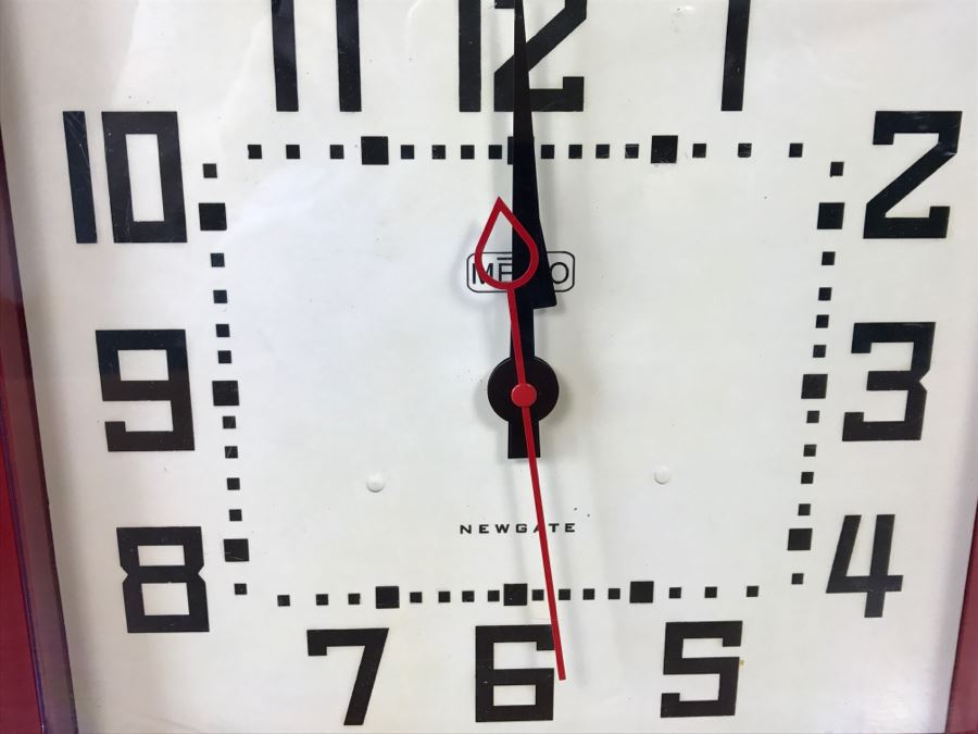 Large Red The 'Metro' Retro Clock By Newgate Clocks [Photo 3]