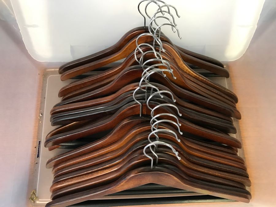 Set Of Apx 18 Wooden Hangers [Photo 3]