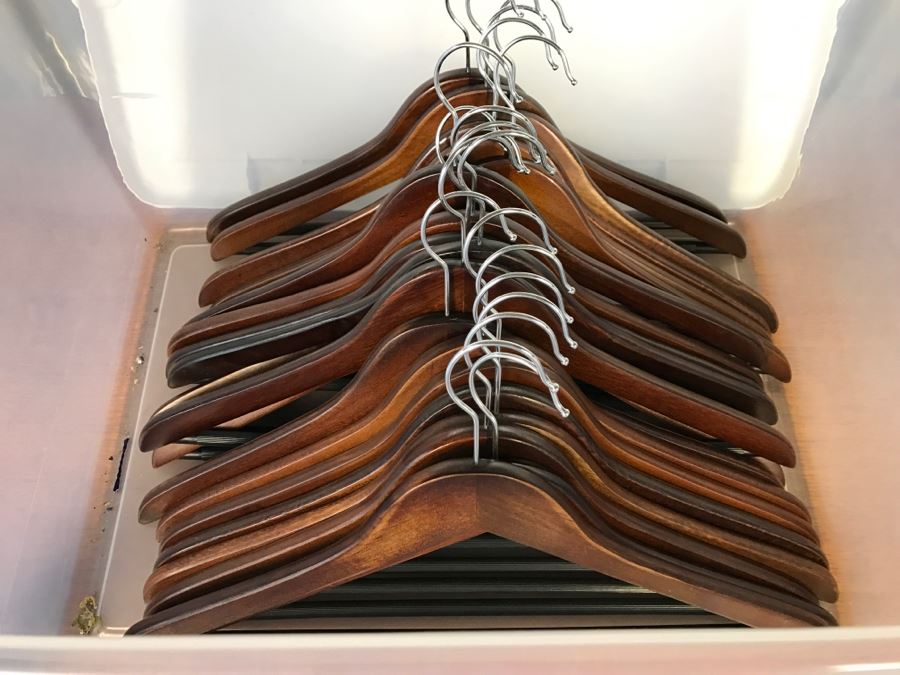 Set Of Apx 18 Wooden Hangers [Photo 1]
