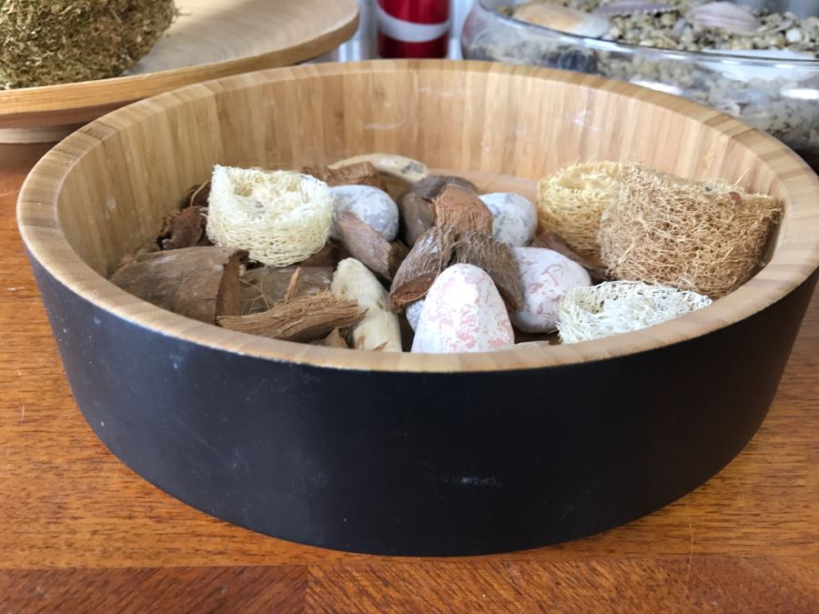 Home Decor Lot Featuring 3 Bowls With Rocks And Shells [Photo 3]