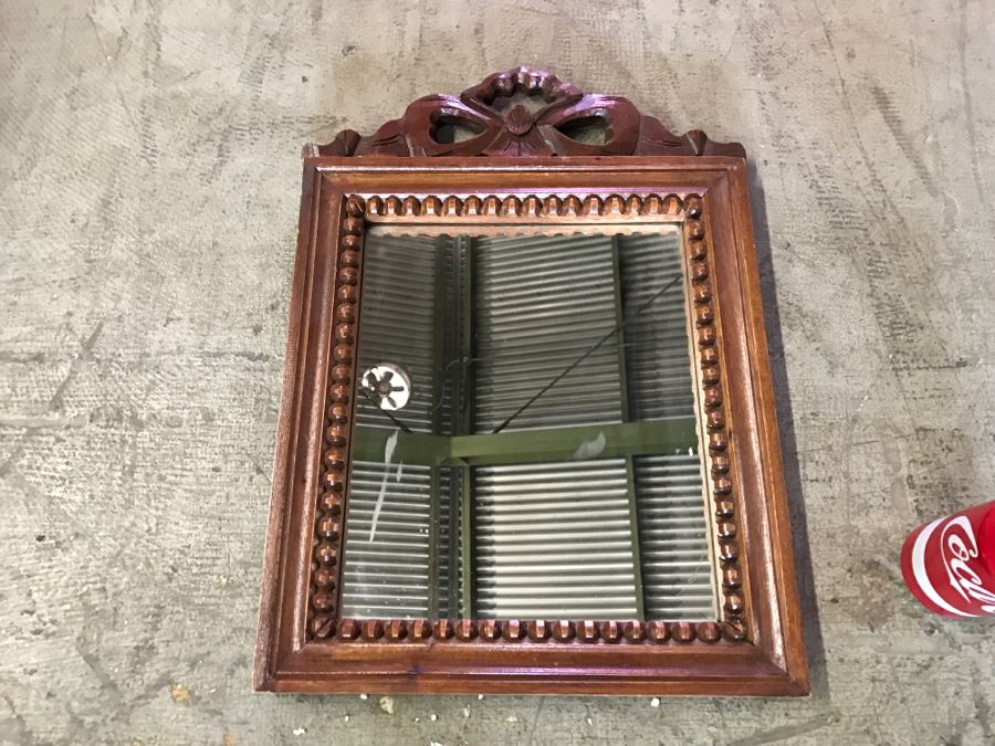 Wooden Wall Mirror [Photo 1]