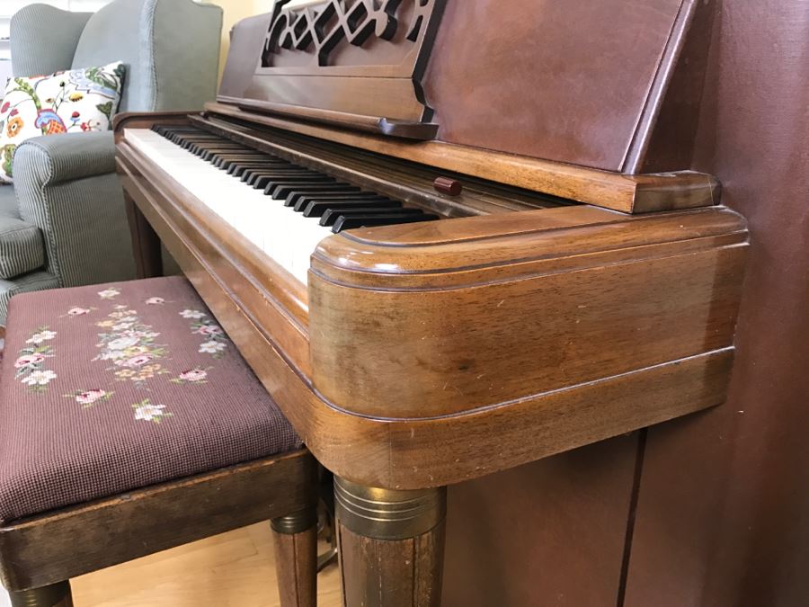WURLITZER KORDEVON Art Deco Upright Spinet Piano S/N 195224 With Matching Needlepoint Piano Bench [Photo 9]