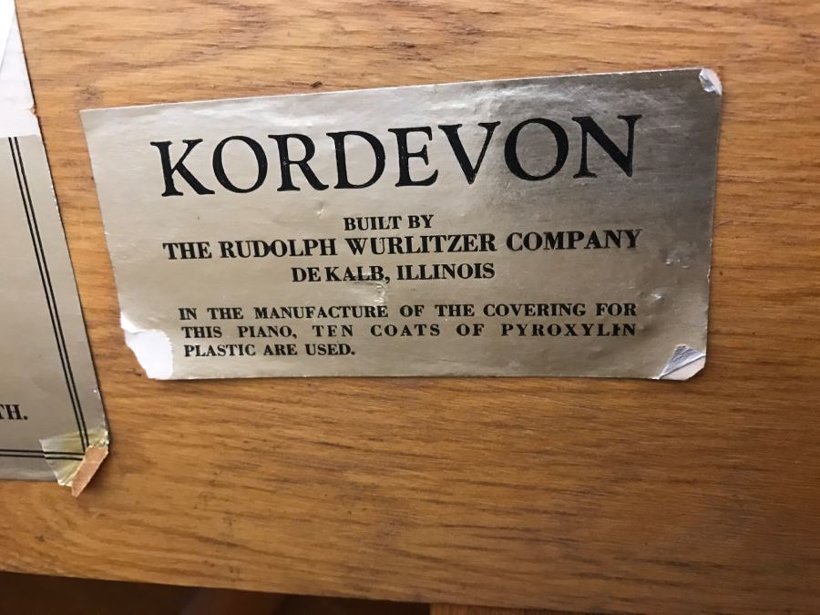 WURLITZER KORDEVON Art Deco Upright Spinet Piano S/N 195224 With Matching Needlepoint Piano Bench [Photo 4]