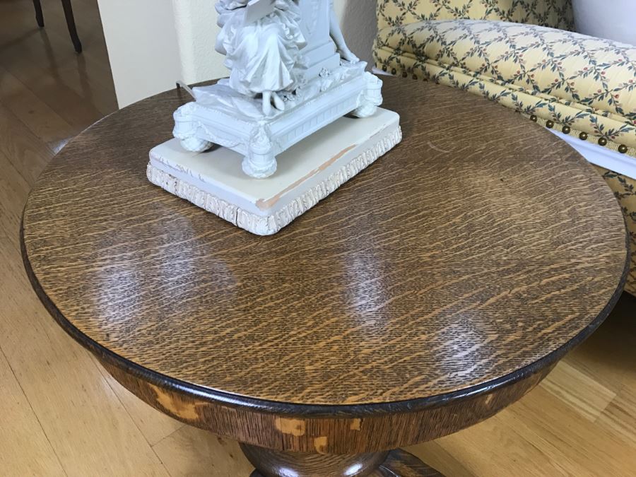 Stuning Round Tiger Oak Pedestal Table With Detailed Carvings [Photo 7]