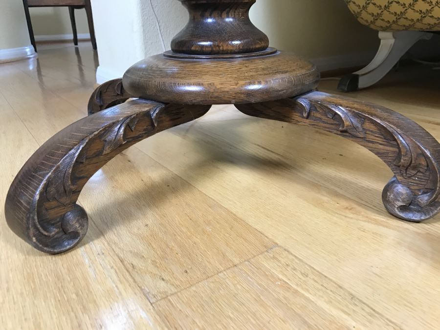 Stuning Round Tiger Oak Pedestal Table With Detailed Carvings [Photo 5]