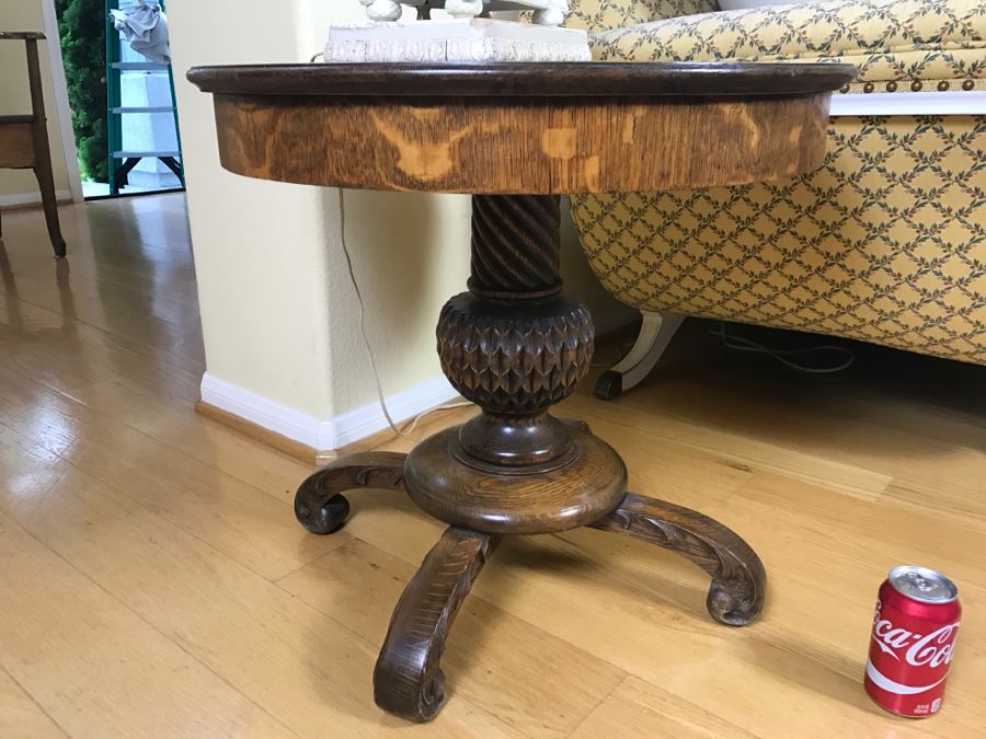 Stuning Round Tiger Oak Pedestal Table With Detailed Carvings