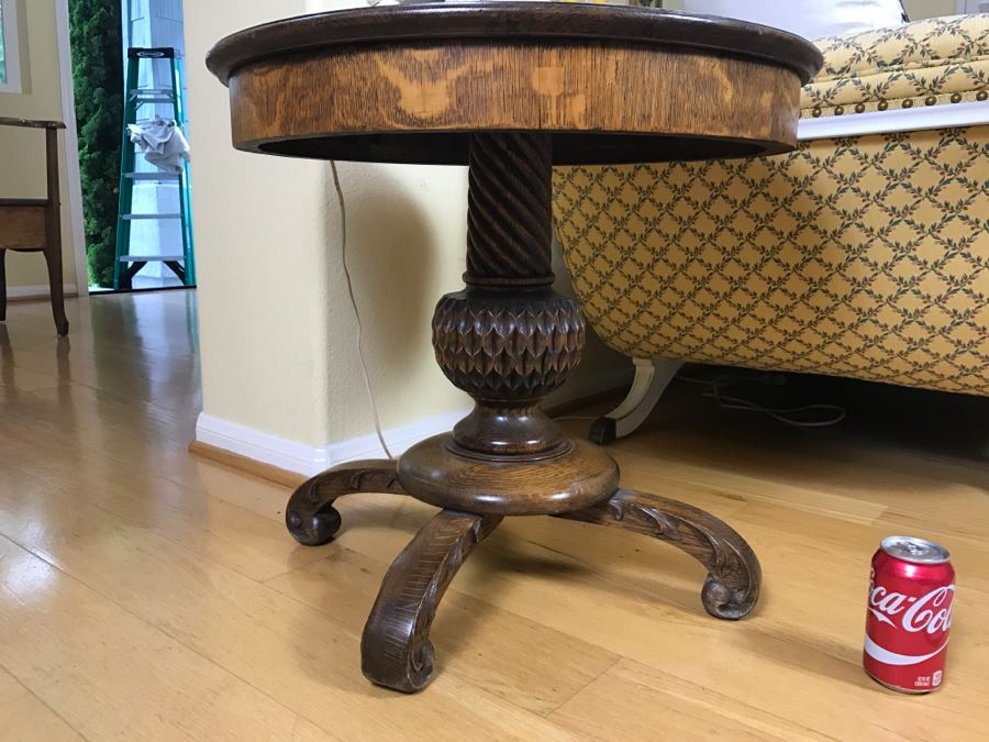 Stuning Round Tiger Oak Pedestal Table With Detailed Carvings [Photo 2]
