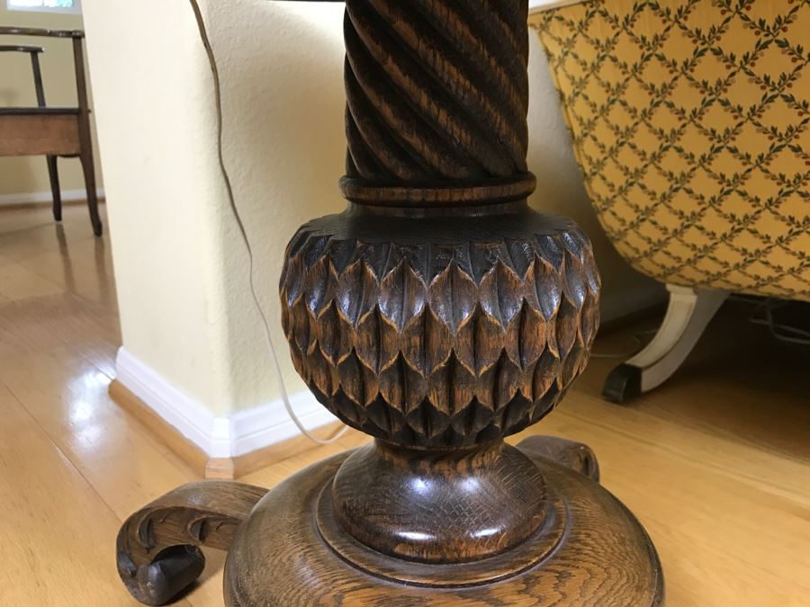 Stuning Round Tiger Oak Pedestal Table With Detailed Carvings [Photo 9]