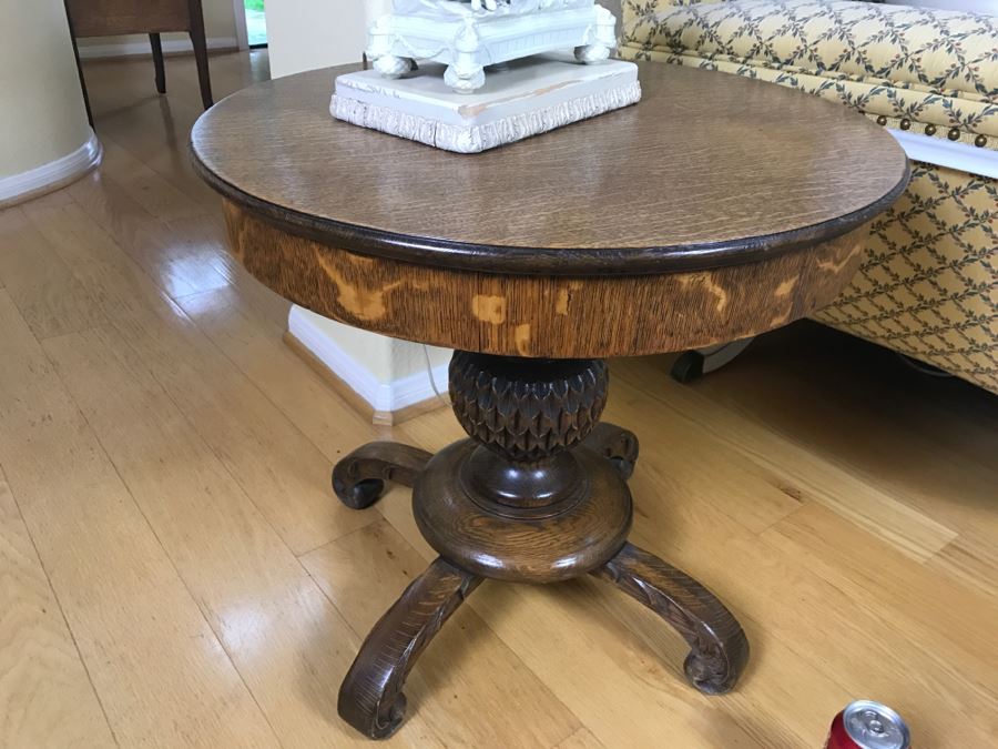 Stuning Round Tiger Oak Pedestal Table With Detailed Carvings [Photo 6]
