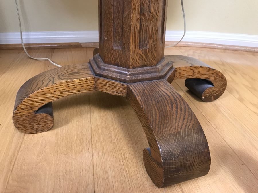 Antique Tiger Oak Pedestal Table [Photo 7]