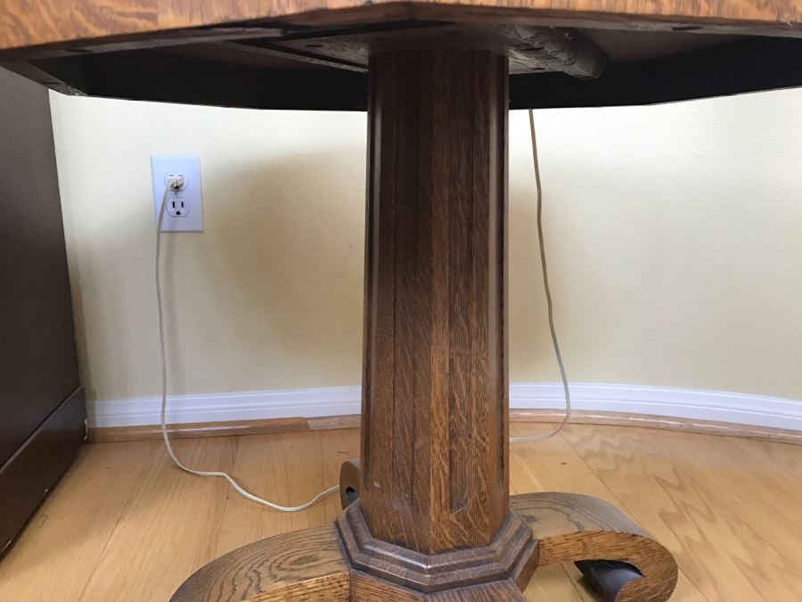 Antique Tiger Oak Pedestal Table [Photo 6]