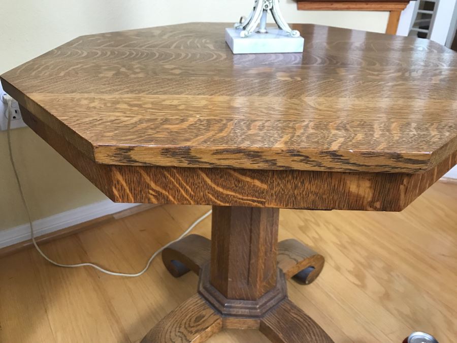 Antique Tiger Oak Pedestal Table [Photo 4]