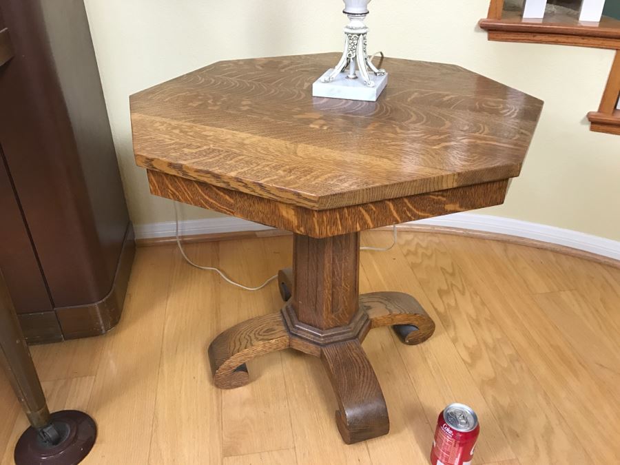 Antique Tiger Oak Pedestal Table [Photo 1]