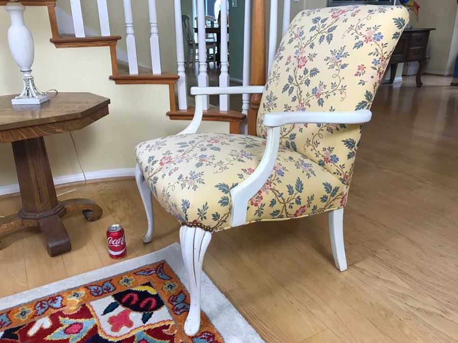 Vintage Queen Ann Upholstered White Chabby Chic Chair [Photo 4]