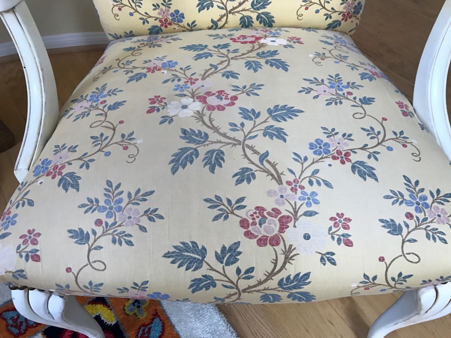 Vintage Queen Ann Upholstered White Chabby Chic Chair [Photo 5]