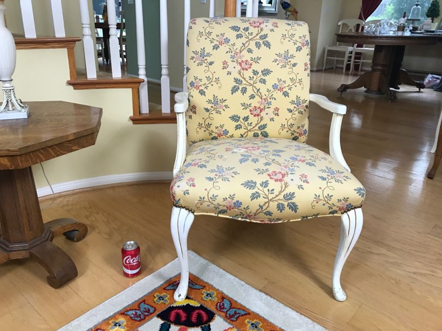 Vintage Queen Ann Upholstered White Chabby Chic Chair [Photo 2]