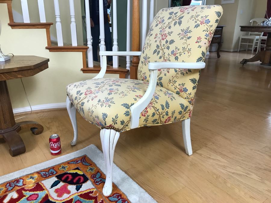 Vintage Queen Ann Upholstered White Chabby Chic Chair [Photo 3]