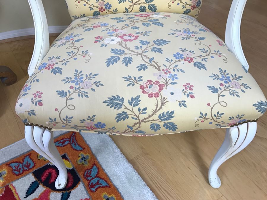 Vintage Queen Ann Upholstered White Chabby Chic Chair [Photo 6]