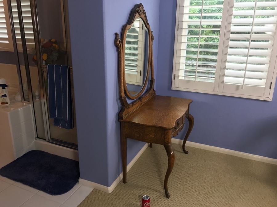 Vintage Tiger Oak Vanity Desk With Beveled Glass Mirror, Queen Anne Legs And Beautiful Wood Carvings [Photo 9]