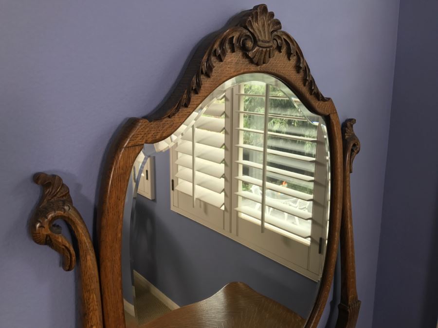 Vintage Tiger Oak Vanity Desk With Beveled Glass Mirror, Queen Anne Legs And Beautiful Wood Carvings [Photo 3]