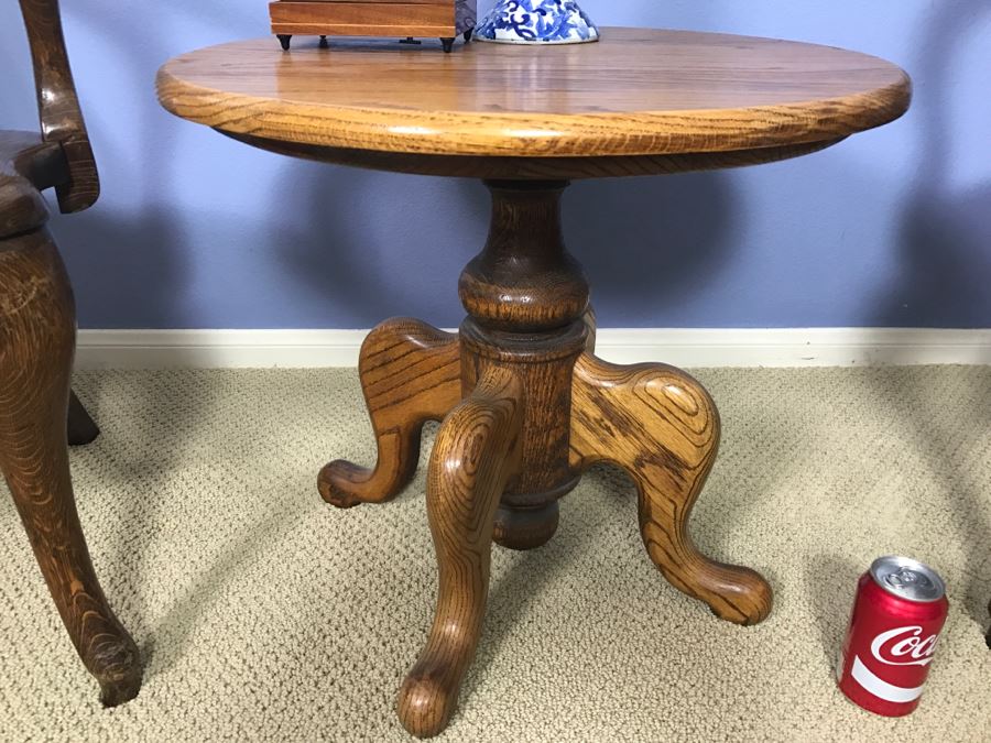 Round Oak Pedestal Side Table [Photo 1]