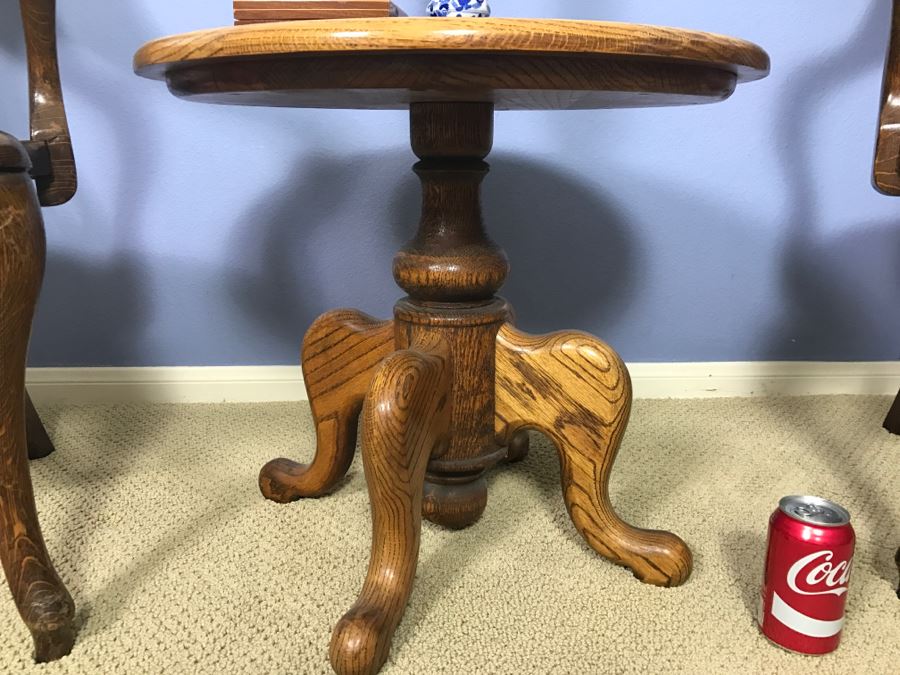 Round Oak Pedestal Side Table [Photo 2]