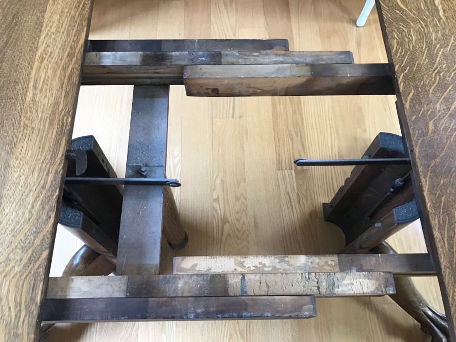 Antique Tiger Oak Dining Table With Claw Feet And Two Leaves [Photo 14]