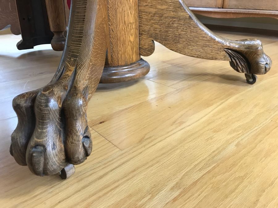 Antique Tiger Oak Dining Table With Claw Feet And Two Leaves [Photo 8]