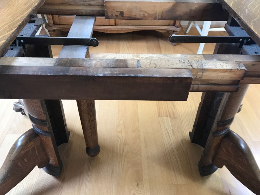 Antique Tiger Oak Dining Table With Claw Feet And Two Leaves [Photo 15]