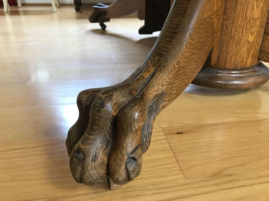 Antique Tiger Oak Dining Table With Claw Feet And Two Leaves [Photo 11]