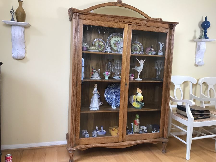 Stunning Tiger Oak Glass Front Curio Cabinet With Beveled Glass Mirror And Nice Wood Carvings [Photo 5]
