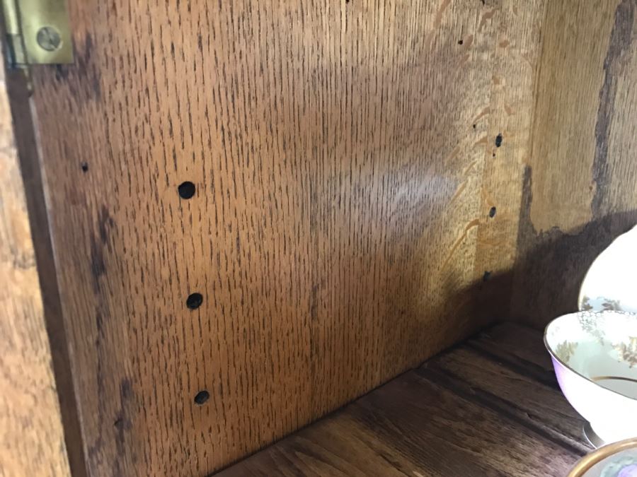 Stunning Tiger Oak Glass Front Curio Cabinet With Beveled Glass Mirror And Nice Wood Carvings [Photo 15]