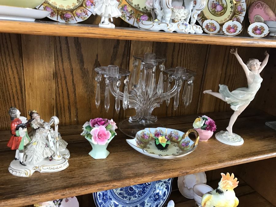 Stunning Tiger Oak Glass Front Curio Cabinet With Beveled Glass Mirror And Nice Wood Carvings [Photo 14]
