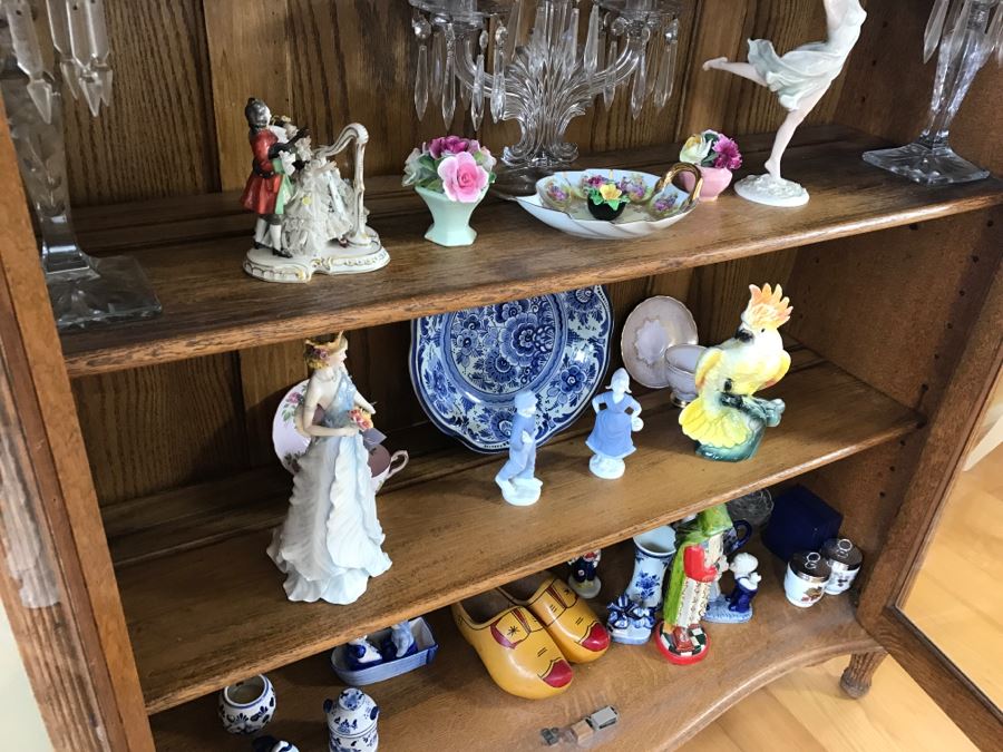 Stunning Tiger Oak Glass Front Curio Cabinet With Beveled Glass Mirror And Nice Wood Carvings [Photo 13]