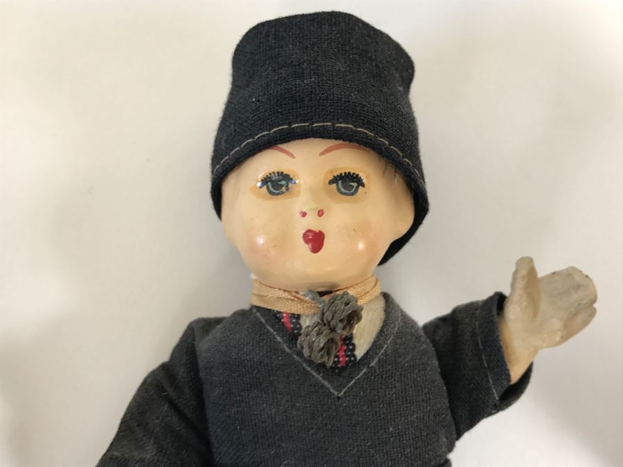 Pair Of Vintage International Dolls [Photo 6]