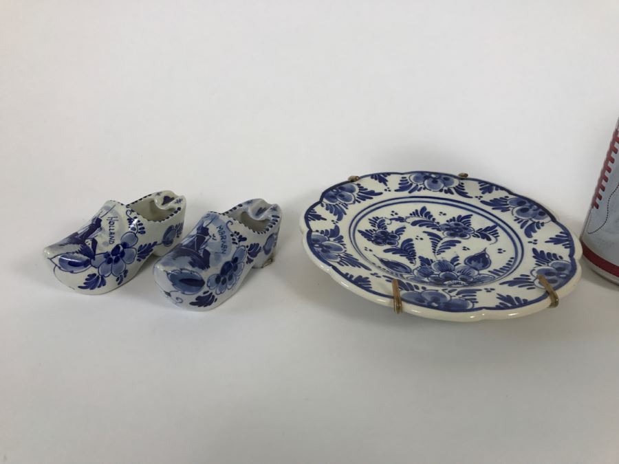 Pair Of Blue Delft Holland Clog Ashtrays And Plate [Photo 1]