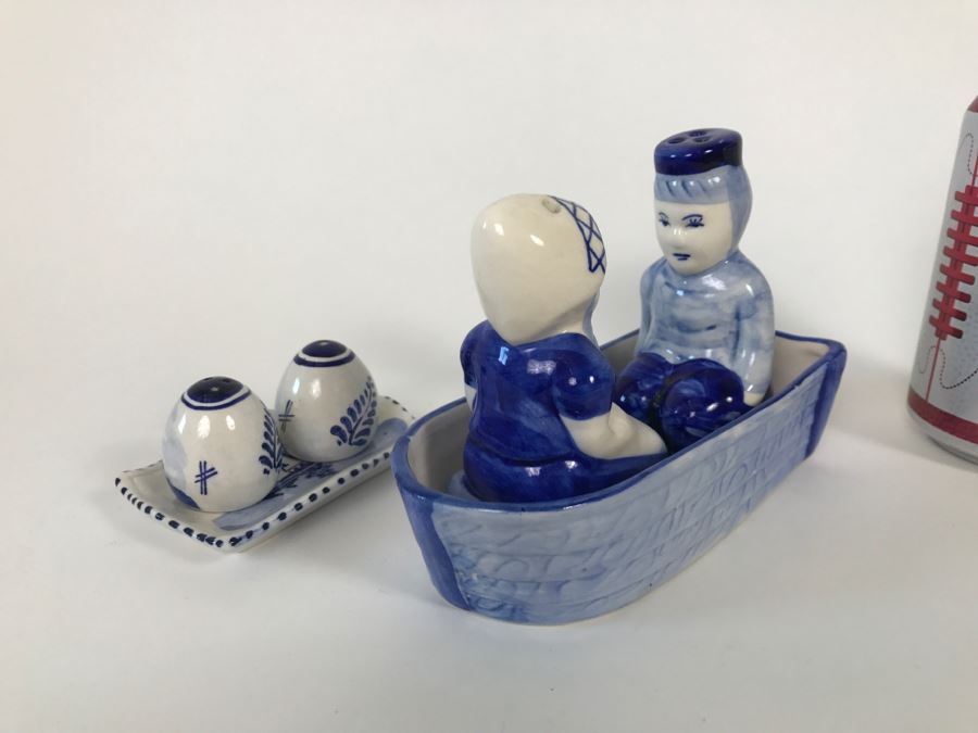 Pair Of Delft Blue Salt And Pepper Shakers [Photo 2]