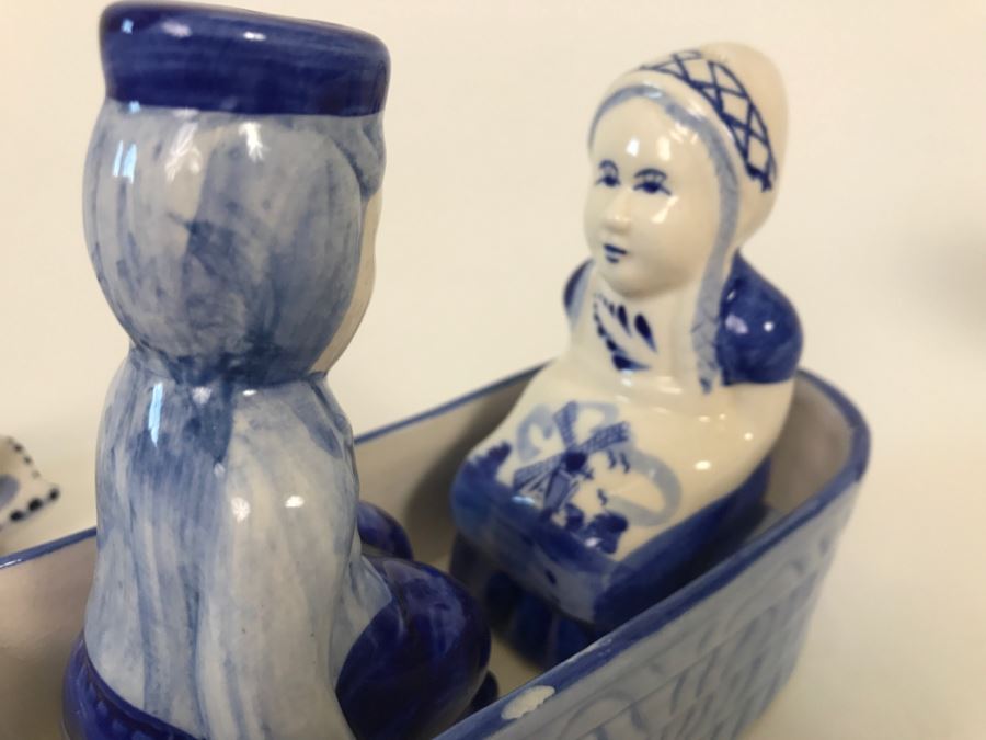 Pair Of Delft Blue Salt And Pepper Shakers [Photo 7]